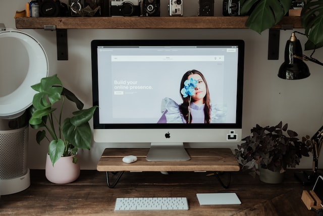 silver imac on brown wooden table